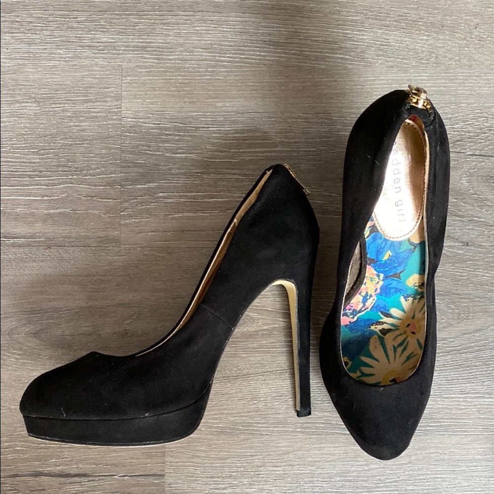 Black High Heel Pumps